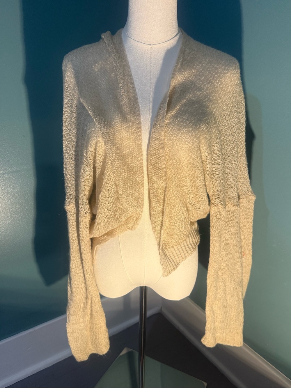 Womens Oversized Medium Lightweight Knit Cropped Open Front Cardigan (Champagne)